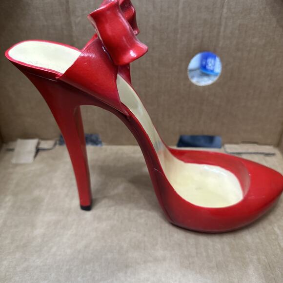 Red High Heel Stiletto Decorative Wine Bottle Holder - Picture 2 of 7